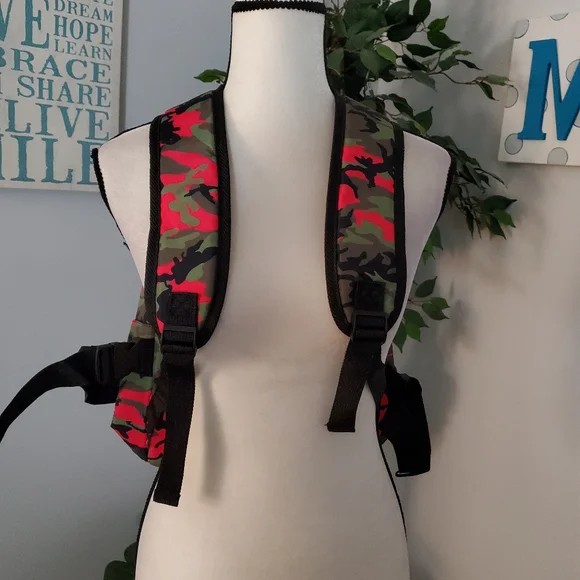 BADGLEY MISCHKA Pink Camo Backpack Detachable Bum/Sling Bag - Picture 5 of 12